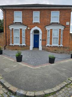 PRIVATE ROOM In TOWN CENTRE FREE PARKING WI FI AND PATIO WITH AA STAY LTD - Buckinghamshire - 9
