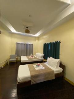 Cozy Coron Inn - - 0