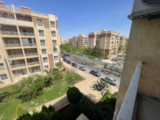 Stylish 1BR Madinaty Garden View - Madinaty - 8