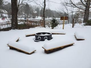 LAKE-FRONT! Hot tub, walk 2 town, chrgr sleeps 17 - 8