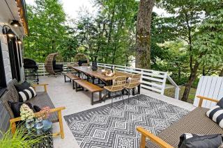 LAKE-FRONT! Hot tub, walk 2 town, chrgr sleeps 17 - 7