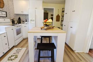 LAKE-FRONT! Hot tub, walk 2 town, chrgr sleeps 17 - 3