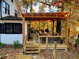 LAKE-FRONT! Hot tub, walk 2 town, chrgr sleeps 17 - 1