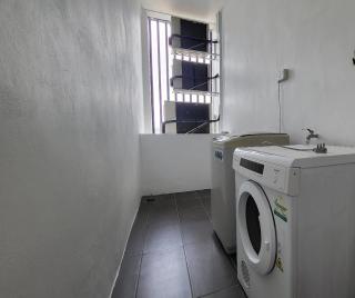 Roxy Hotel & Apartments - Kuching - 9