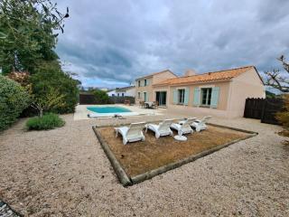 Maison familiale charmante avec piscine privée et parking à Saint-Jean-de-Monts - FR-1-323-576 - 1