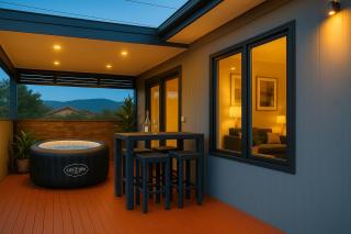 Luxurious Hobart Holiday Home with Stunning Bay Views - Affordable, Family-Friendly, and Stylish - Sorell - 9
