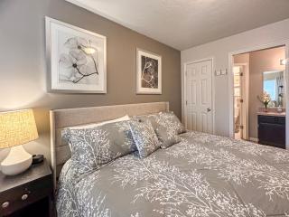 Inn Building Condo 206 Beautiful updated condo - Garden City - 9