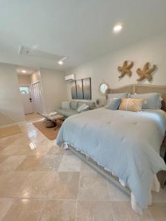 Pool Courtyard, patio with fire pit, 2 mls downtown VR24-00130 - Sarasota - 3