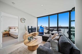 Prime Location CBD with Pool & Gym - Perth - 9