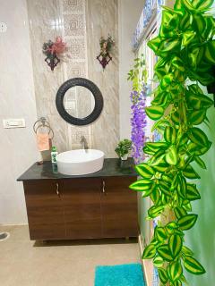 Premium Pent house with Hot bath Tub near ECity - Luxe KING size bed with Large Sitout area - Bangalore - 5
