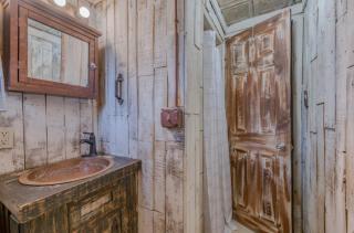 Enchanted Hideaway Cabins and Cottages - 6