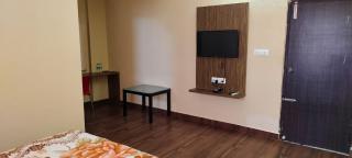 Hotel White Palace - Belagula - 3