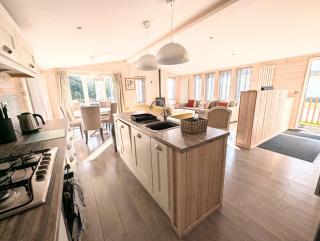 1 or 2 bedroom Hot tub Lodges - North Walsham - 0