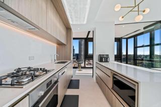 Bright & Spacious 2BR in Prime CBD Location - Perth - 6