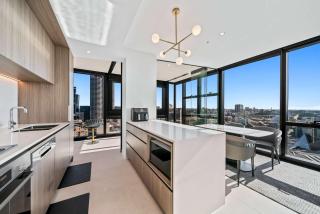 Bright & Spacious 2BR in Prime CBD Location - Perth - 5