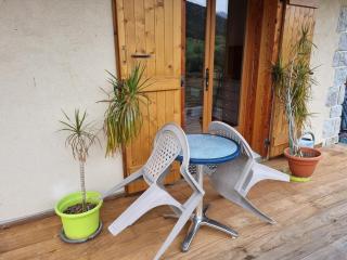 Private terrace, cosy appartement, ideal couple, bbq,relax, welcome, near La Clusaz, Grand Bornand, Annecy and lake, many sports and entertainment activities summer and winter - Les Villards-sur-Thônes - 9