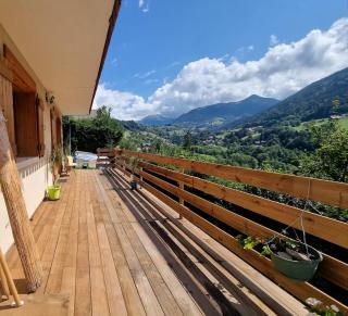 Private terrace, cosy appartement, ideal couple, bbq,relax, welcome, near La Clusaz, Grand Bornand, Annecy and lake, many sports and entertainment activities summer and winter - Les Villards-sur-Thônes - 4