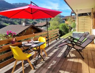 Private terrace, cosy appartement, ideal couple, bbq,relax, welcome, near La Clusaz, Grand Bornand, Annecy and lake, many sports and entertainment activities summer and winter - Les Villards-sur-Thônes - 3