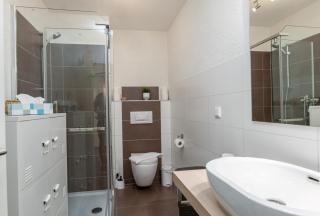 Riesling Appartement for 2 - 4 People - Billiards - Balcony with Mosel View - Parking - Wine Barrel Bar - Fully Equipped Kitchen - Netflix - WaipuTV - 3 km from Cochem - Klotten - 8