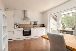 Riesling Appartement for 2 - 4 People - Billiards - Balcony with Mosel View - Parking - Wine Barrel Bar - Fully Equipped Kitchen - Netflix - WaipuTV - 3 km from Cochem - Klotten - 9