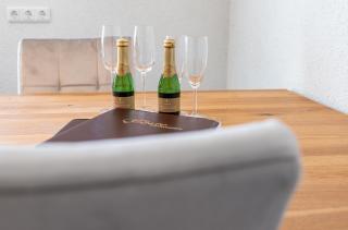 Riesling Appartement for 2 - 4 People - Billiards - Balcony with Mosel View - Parking - Wine Barrel Bar - Fully Equipped Kitchen - Netflix - WaipuTV - 3 km from Cochem - Klotten - 2