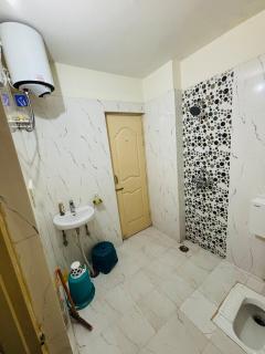 Spacious 2BHK- 3bhk Kashi Vishwanth Perfect for Families - 1