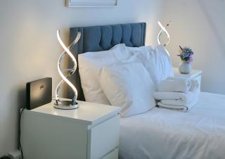 Stylish Apartment By Etihad Stadium with Free Parking - Pass the Keys - 3