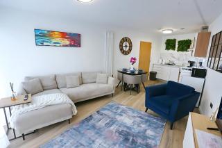 Stylish Apartment By Etihad Stadium with Free Parking - 2