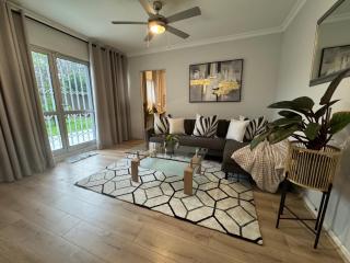 BelleVue Luxury Cottage - A serene waterfront escape! - Durbanville - 9