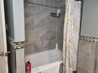 Main Suite - Kingston - 7