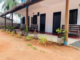 TJ janse guest inn - Trincomalee - 8