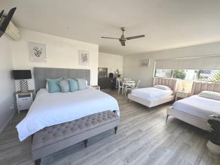 Self contained guest house Gold Coast - sleeps max 4 - 1