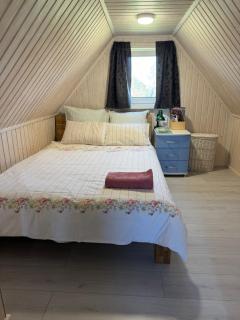 Pinetree House - - 4