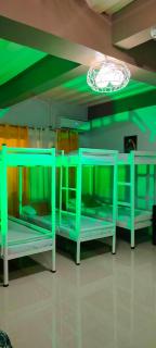 Pacifico's Hostel - - 7