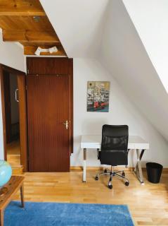 Ruhiges Zimmer mit Blick in den Garten - - 5