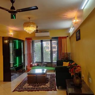 Spacious and serene fully furnished 2 bhk - Mumbai - 7