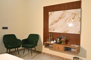 The Dollar Hotel & Resort - - 3