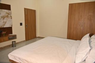 The Dollar Hotel & Resort - - 5