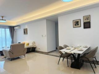 TheBess Hotel Tokyo is located adjacent to Singapore and offers a sea viewIt is a family business smart room with the sea view of Princess Bay富力公主湾 - 9