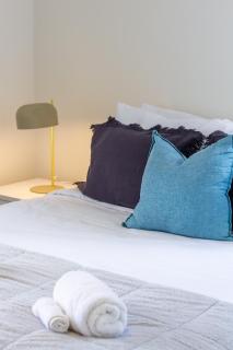 Charming Studio & 1 BR Retreat in CBD with Parking - Christchurch - 9