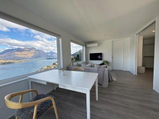 Takitimu Villa Remarkables View - Boutique Luxury, Private Bath with Stunning View - 6
