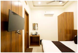 MATHURA HOTEL SHRI # NATH - P A L A C E Near Temple - Free Public Parking and Wifi Facilities - Air Conditioning Luxury Room - A Top Rated Four Star Hotel - Mathura - 5