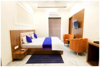 MATHURA HOTEL SHRI # NATH - P A L A C E Near Temple - Free Public Parking and Wifi Facilities - Air Conditioning Luxury Room - A Top Rated Four Star Hotel - Mathura - 7