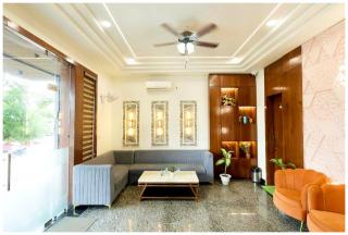 MATHURA HOTEL SHRI # NATH - P A L A C E Near Temple - Free Public Parking and Wifi Facilities - Air Conditioning Luxury Room - A Top Rated Four Star Hotel - Mathura - 1