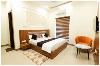 MATHURA HOTEL SHRI # NATH - P A L A C E Near Temple - Free Public Parking and Wifi Facilities - Air Conditioning Luxury Room - A Top Rated Four Star Hotel - Mathura - 3
