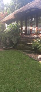 Robin's Thatch Studio- bush camp in the suburbs-sleeps 2 - Pinetown - 9
