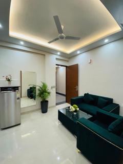 Private 1 BHK Serviced Apartments Sector 52 Near Millennium City Metro Station Gurgaon - Gurgaon - 2
