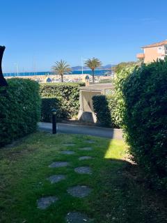 Vue sur la mer, plage à 50m - Six-Fours-les-Plages - 9
