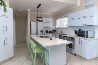 Peaceful Family Friendly Unit with Aircon, Ocean View and Beach Side - Ballito - 8