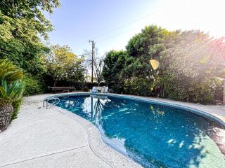 Sunny 1BR Hideaway with Shared Pool Oasis Lou2 UC - Los Angeles - 5